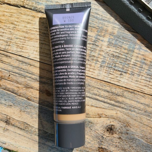 Bronze W 100 Matte 3D Foundation - Combo to Oily Skin - Timewise Mary Kay - Picture 2 of 4